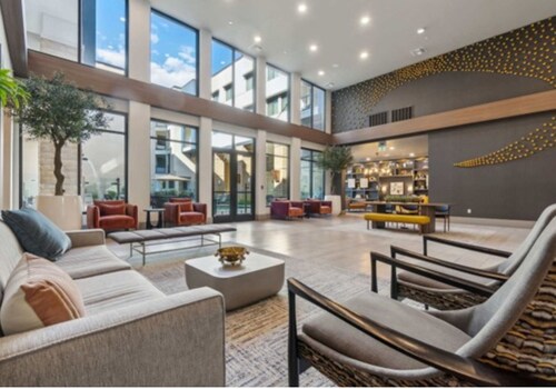 Bright Escape • King Bed • Pool • Fast WiFi