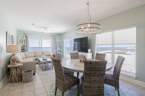 Dining - A Gulf Side Retreat For The Whole Family! Paradise Is A Boardwalk Away! (Perdido Key)