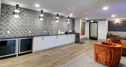 1BR King Bed • Kitchen • Work Desk • Parking