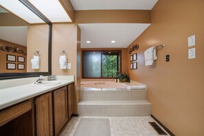 Bathtub, towels
