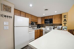 Fridge, oven, stovetop, dishwasher