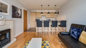 Superior Apartment, Private Bathroom | Shared kitchen - Central Belfast Apartments: Cromwell (Belfast)