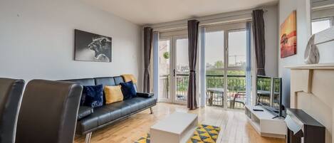 Superior Apartment, Private Bathroom | Lounge