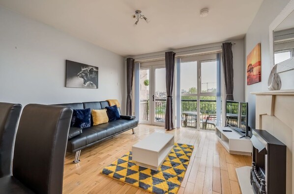 Superior Apartment, Private Bathroom | Lounge