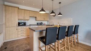 Superior Apartment, Private Bathroom | Shared kitchen - Central Belfast Apartments: Cromwell (Belfast)