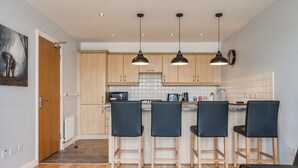 Superior Apartment, Private Bathroom | Shared kitchen - Central Belfast Apartments: Cromwell (Belfast)