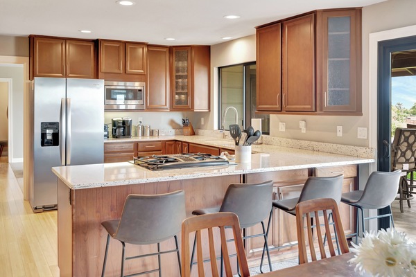 Frigorifero, microonde, forno, piano cottura