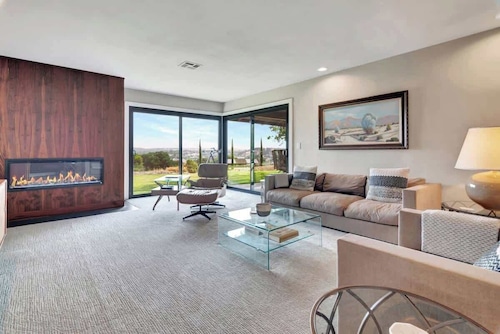 PaSO PaNORAMA-Swimming Pool, Hot Tub, & Views
