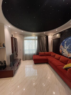 Smart TV - 3 bedroom, 3 br , living , dining and reception prime location Maadi (Maadi)