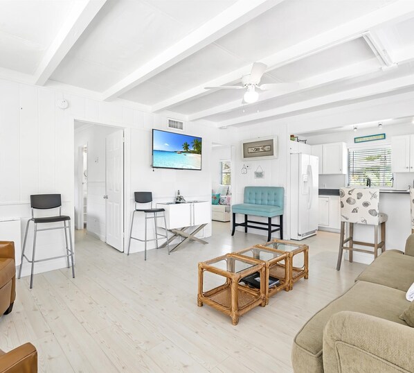 House, Multiple Beds, Pool Access, Pool View | Living room