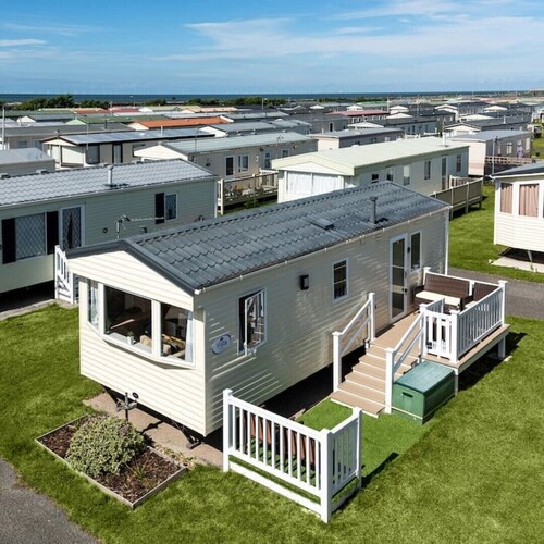 Dog Friendly* Lovely Caravan by the Beach, 4 Berth, Towyn, North Wales