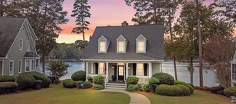 Gorgeous Lakefront Cottage at Reynolds Lake Oconee in highly desired Marina Cove