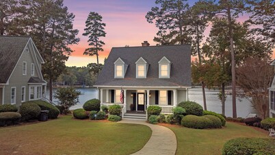 Gorgeous Lakefront Cottage at Reynolds Lake Oconee in highly desired Marina Cove