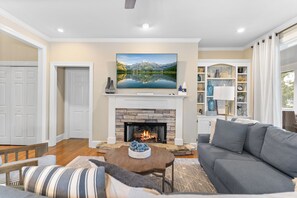 Smart TV y chimenea