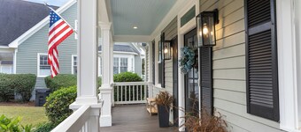 Gorgeous Lakefront Cottage at Reynolds Lake Oconee in highly desired Marina Cove