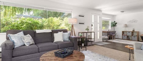 Una Smart TV, una chimenea