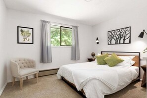 2 室のベッドルーム、WiFi (無料)、ベッドシーツ