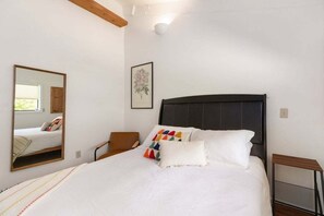 2 sovrum, skrivbord, gratis wi-fi och sängkläder