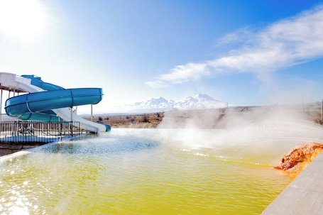 2 indoor pools, 2 outdoor pools. Continent Hotel Kapadokus Thermal