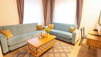 Deluxe Suite | Living area | 42-inch Smart TV with satellite channels, heated floors