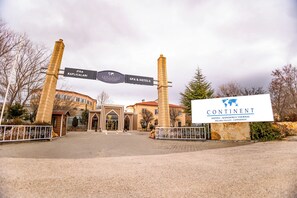 Exterior - Continent Hotel Kapadokus Thermal (Guzelyurt)