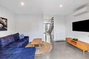 Fernseher, Netflix, Bücher, Streaming-Dienste