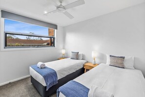 3 habitaciones, tabla de planchar con plancha, wifi y ropa de cama