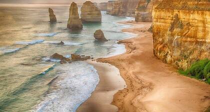 A Wave From It All: Ocean Glimpse Getaway Torquay