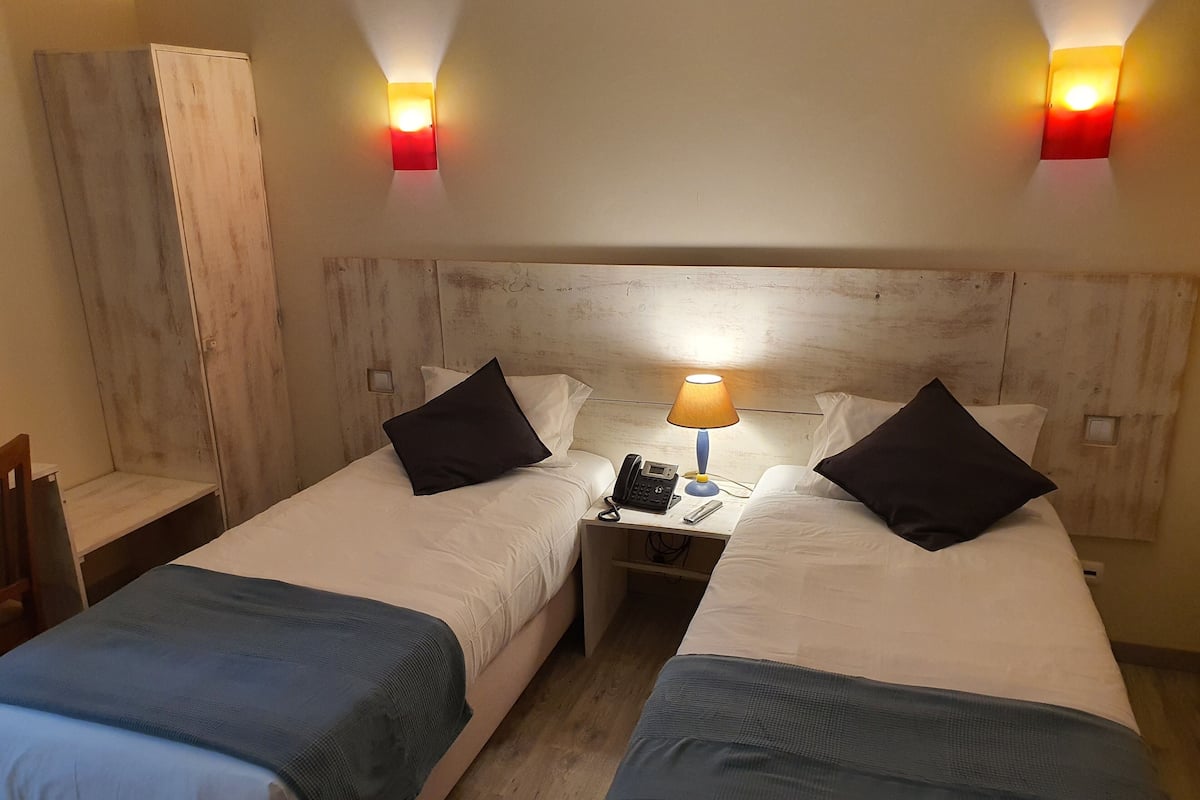Hypo-allergenic bedding, minibar, desk, blackout curtains