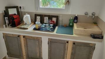 Fridge, coffee/tea maker, electric kettle, paper towels