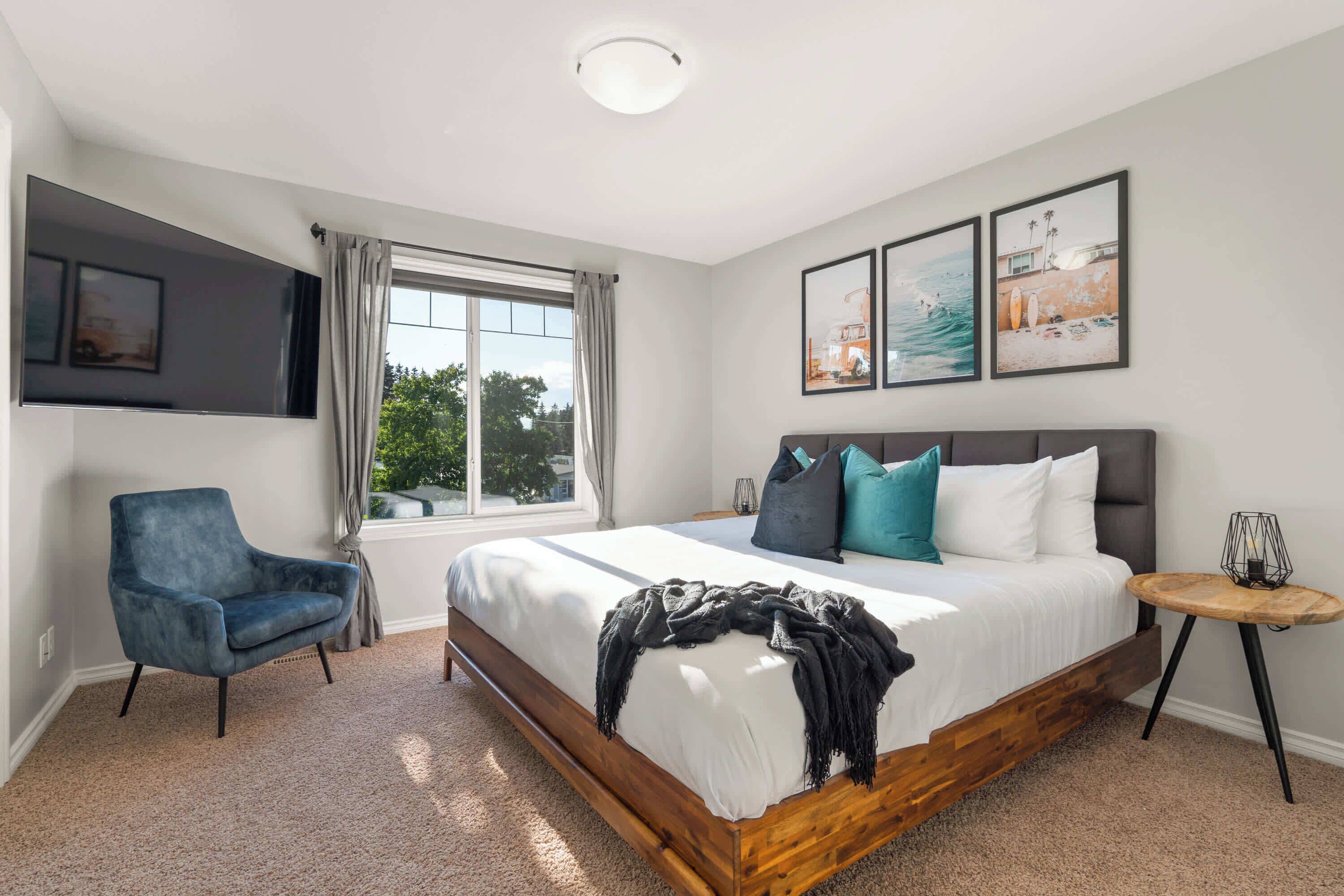 3 bedrooms, desk, iron/ironing board, travel crib