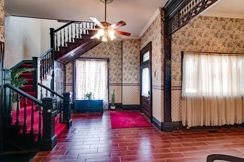 ❤DT Victorian Apt A❤ 3br~2ba~King~Walk to DT❤