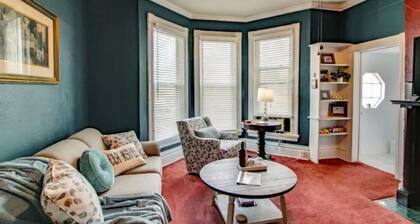 ❤DT Victorian Apt C❤~2br~Walk to DT/APSU~Firepit❤