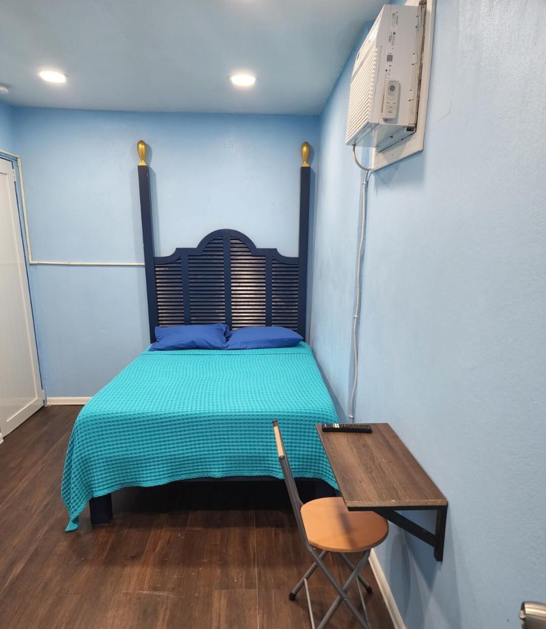 Standard Room, 1 Bedroom, Non Smoking, Refrigerator & Microwave | Blackout drapes, iron/ironing board, free WiFi, bed sheets