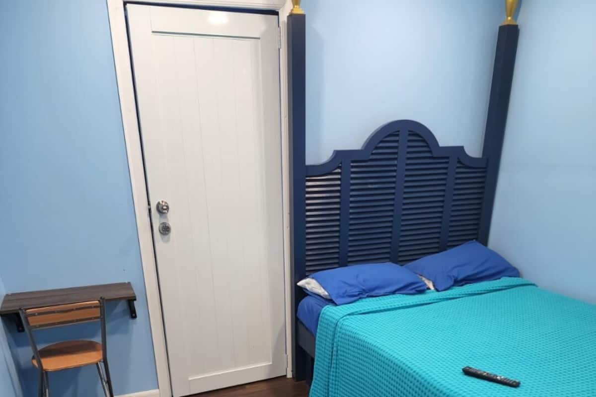 Standardzimmer | Verdunkelungsvorhänge, Bügeleisen/Bügelbrett, kostenloses WLAN