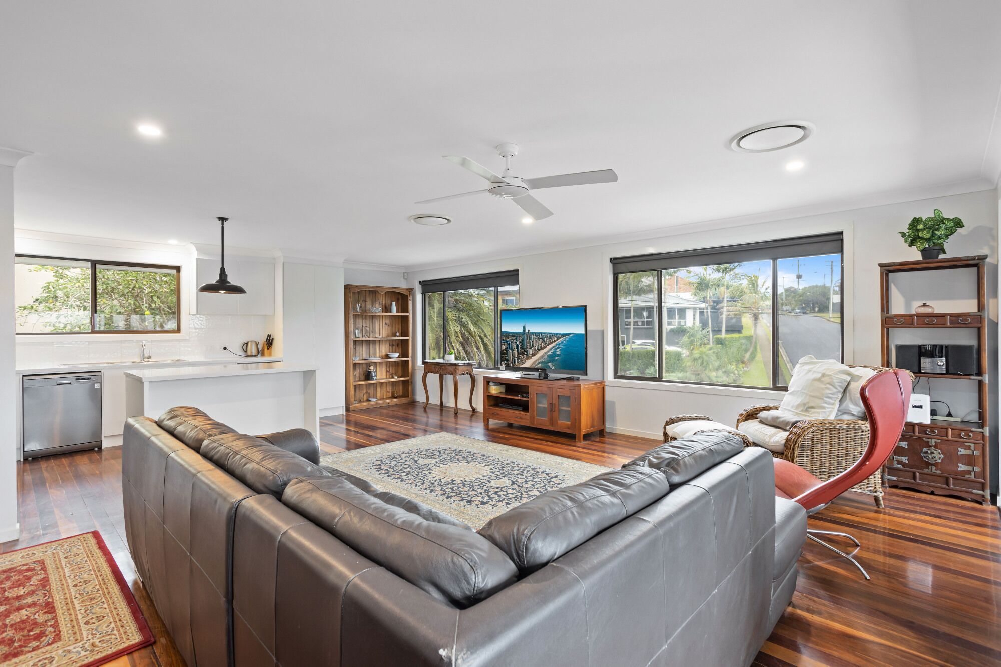 Premium 4-Bed House with Alfresco Area and Pool