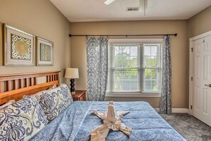 3 bedrooms, desk, free Internet, bed sheets - Tasteful Myrtle Beach Condo with Patio & Pool! (Myrtle Beach)