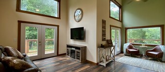 Creekside Hammock Hangout