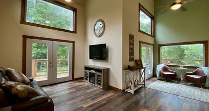 Creekside Hammock Hangout