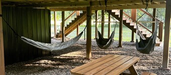 Creekside Hammock Hangout