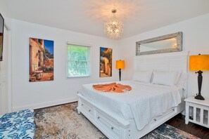 5 bedrooms, iron/ironing board, travel crib, free WiFi - Modern Tropical 5 bd, 4 bath, heated pool, Mini Golf, tiki hut, outdoor bar (Boynton Beach)