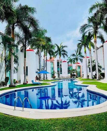 Ixtapa Family Vacation condo - 3 mins drive to hotels zone and beaches!