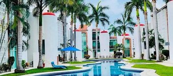 Ixtapa Family Vacation condo - 3 mins drive to hotels zone and beaches!