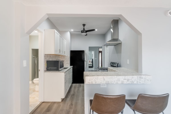 冰箱、微波炉、烤箱、炉灶