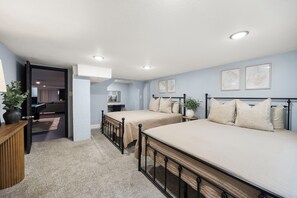 3 habitaciones, tabla de planchar con plancha, wifi y ropa de cama