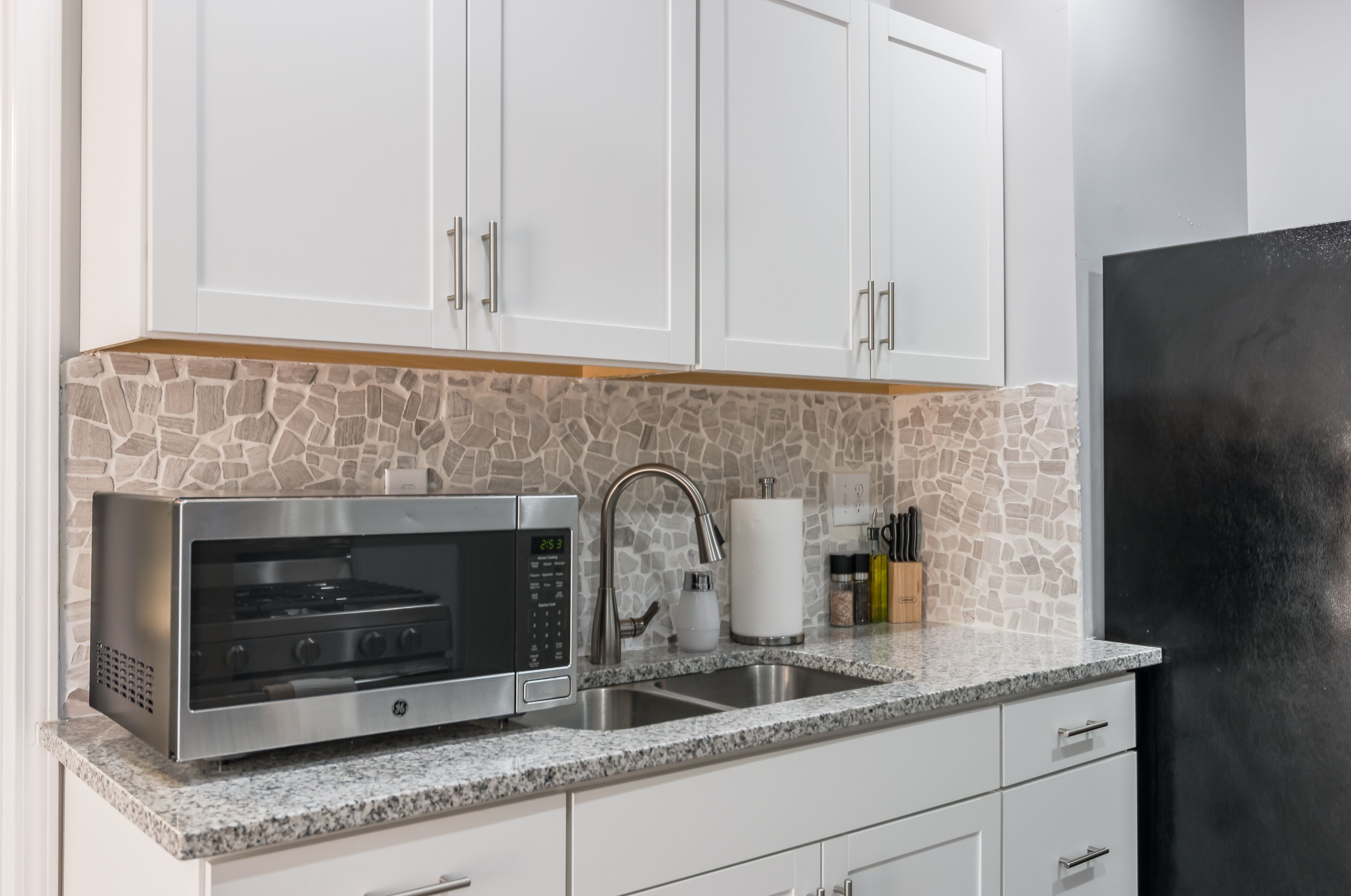 Kühlschrank, Mikrowelle, Ofen, Herdplatte