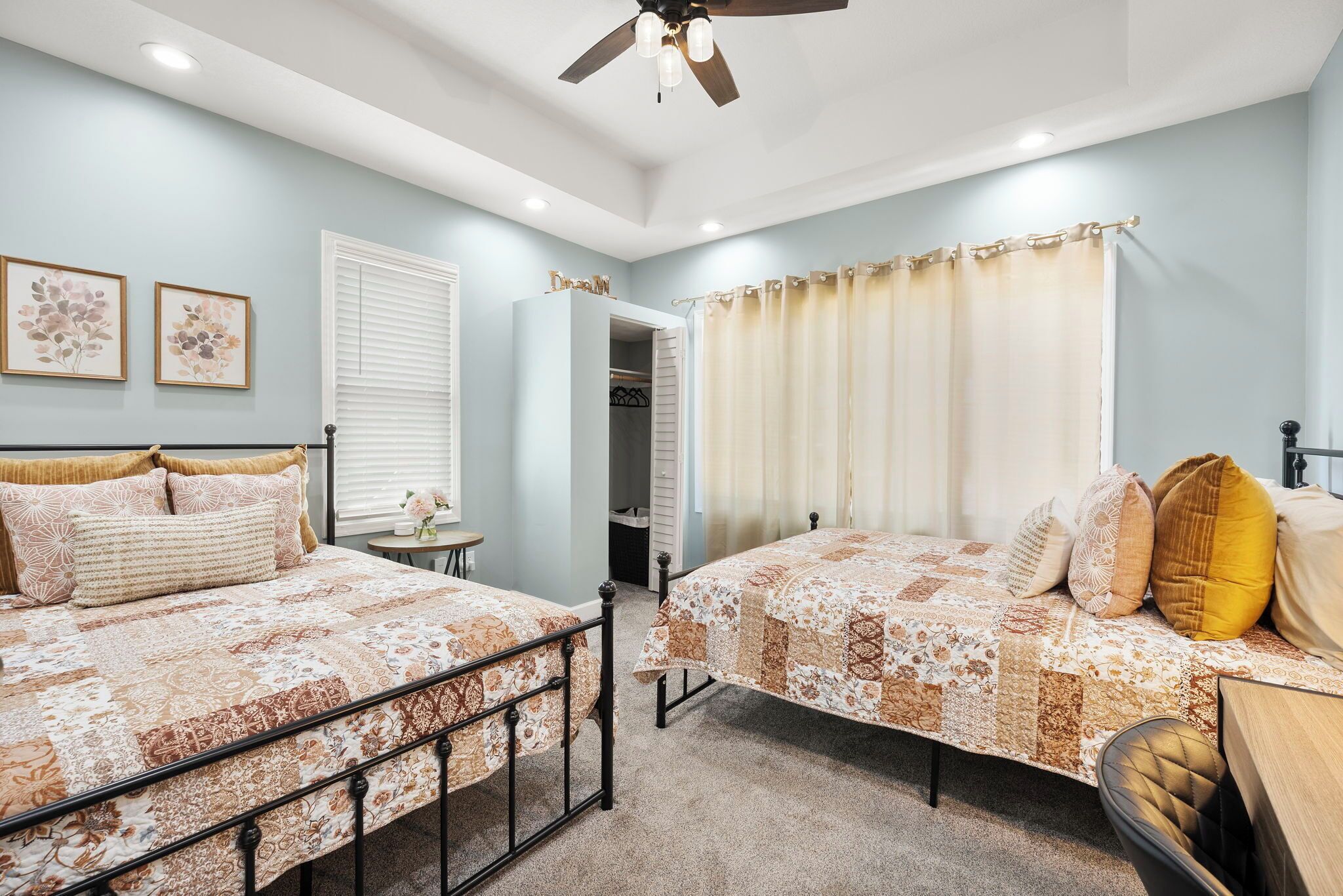 3 bedrooms, iron/ironing board, WiFi, bed sheets