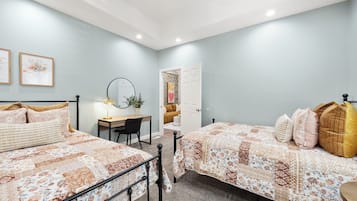3 bedrooms, iron/ironing board, WiFi, bed sheets