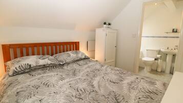 1 bedroom, individually decorated, individually furnished