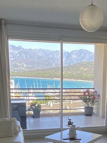 Standing apartment: sublime sea and mountain views, private parking, 5mn from the beach